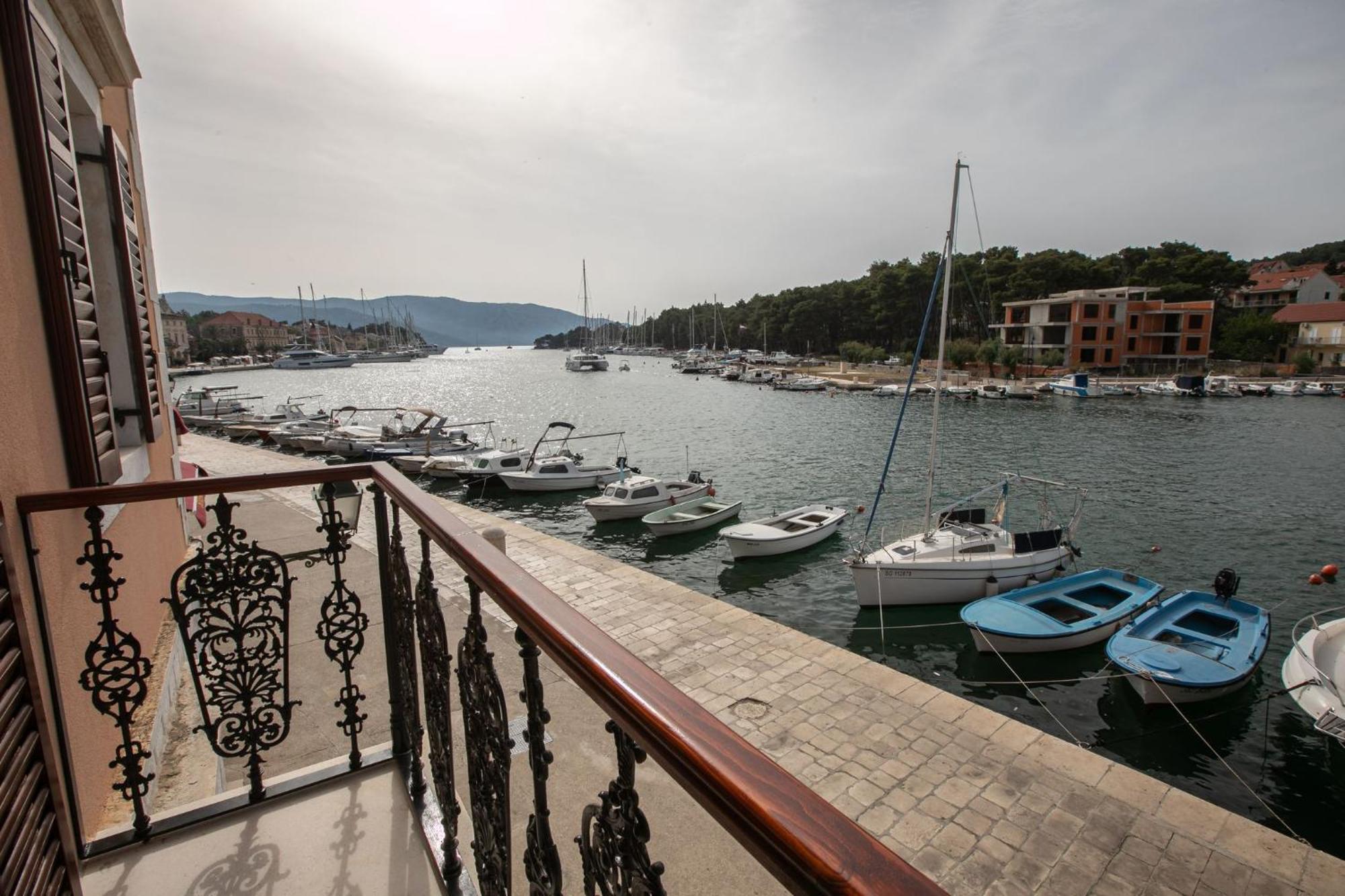 Ancora Faros Lägenhet Stari Grad  Rum bild
