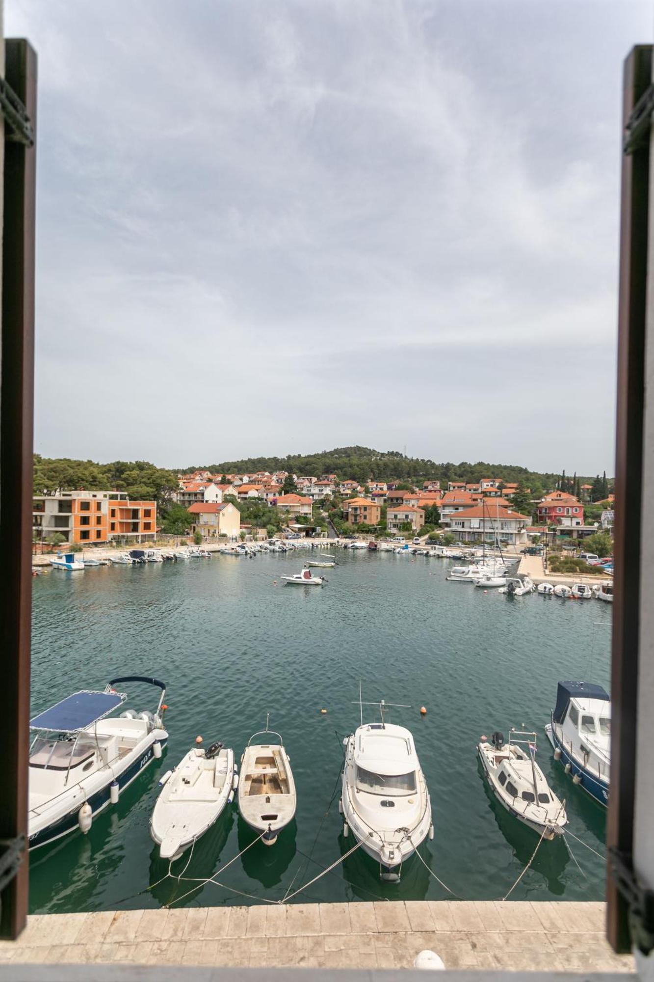 Ancora Faros Lägenhet Stari Grad  Rum bild